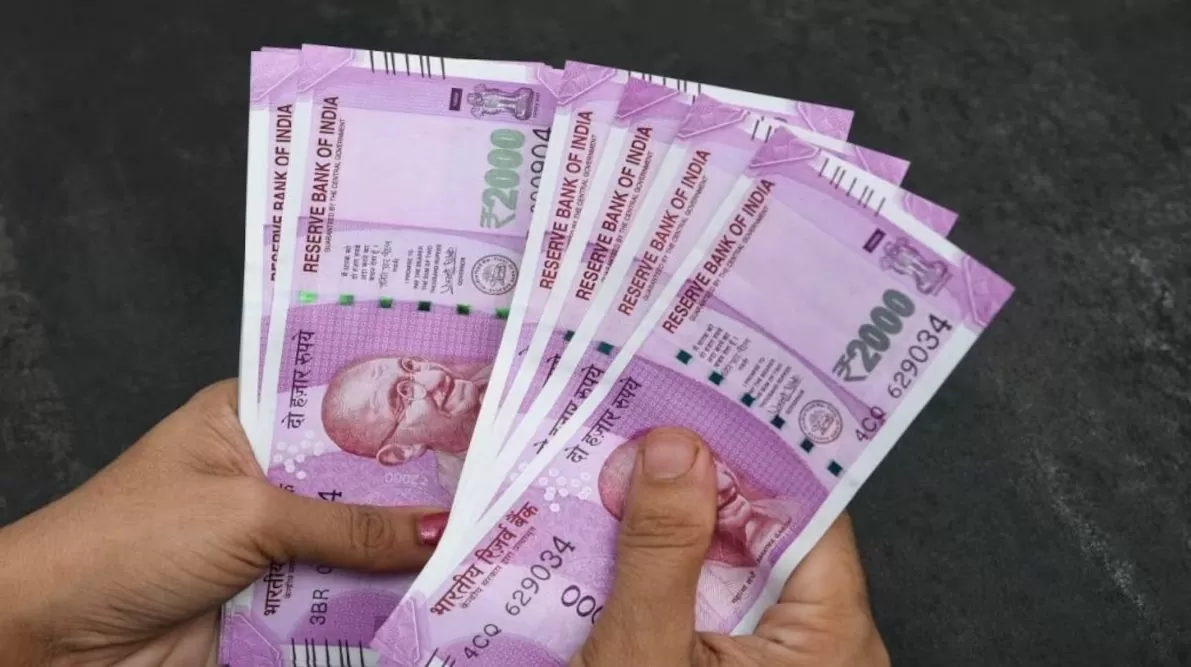 2000 Note Update: RBI gave a big update on 2000 rupee note, people still have this much amount